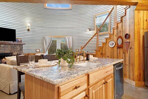 Dining - The Ridge Silo | Scenic Farm Stay Near Chattanooga (Chattanooga)