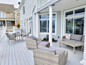 Outdoor dining - 5 BR Waterfront - Boat Slips - Pool - Beach (Longport)