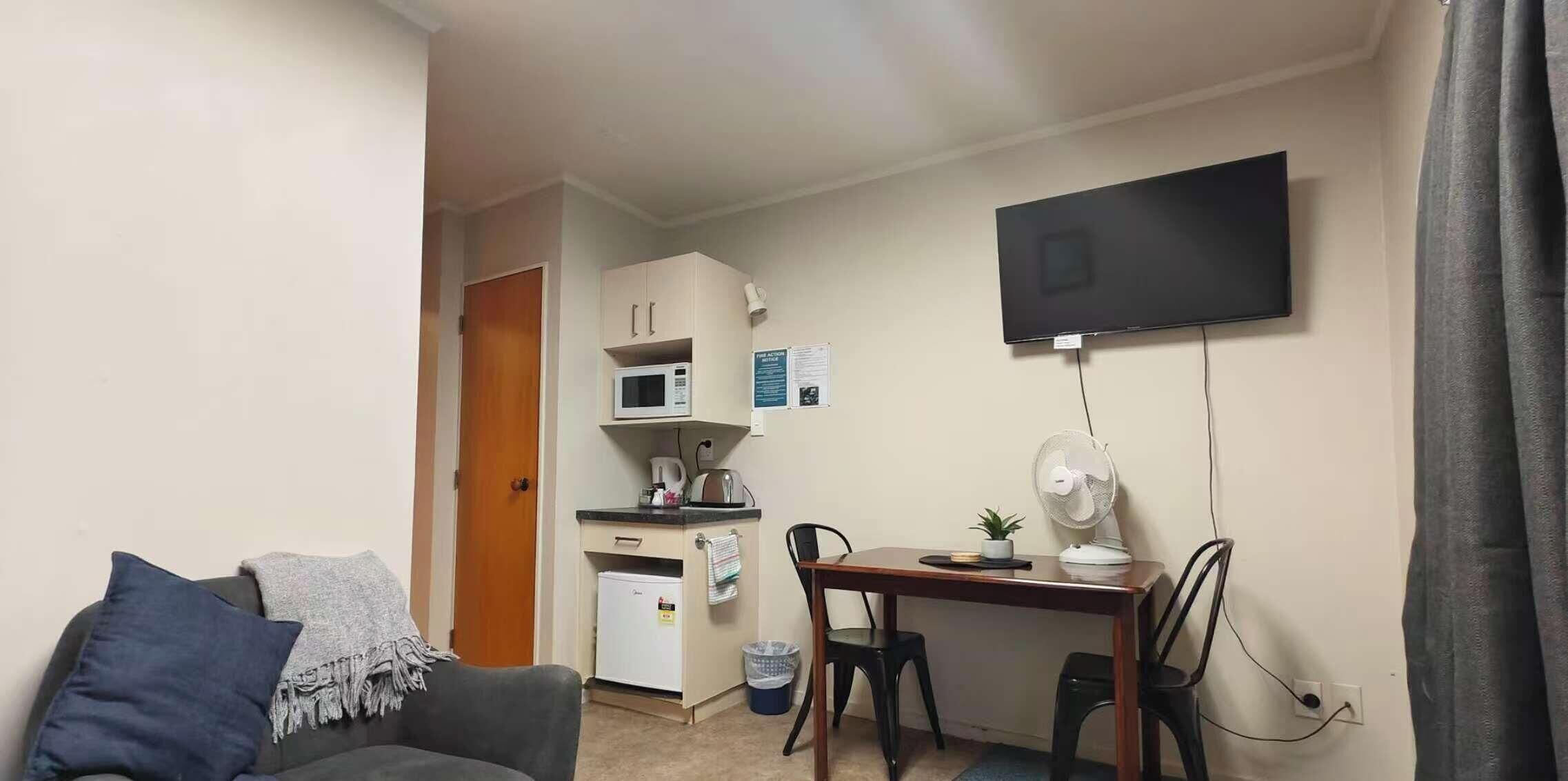 舒适开间 | 免费 WiFi、床单