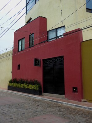 Exterior - 02 Centrally located apartment (Bernal)