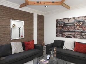 Living area - 02 Centrally located apartment (Bernal)