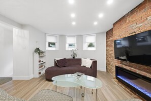 Apartment | 1 bedroom - Modern Heritage Apartment in the Heart of Halifax (Halifax)