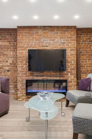 Apartment | 1 bedroom - Modern Heritage Apartment in the Heart of Halifax (Halifax)