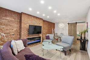 Apartment | 1 bedroom - Modern Heritage Apartment in the Heart of Halifax (Halifax)