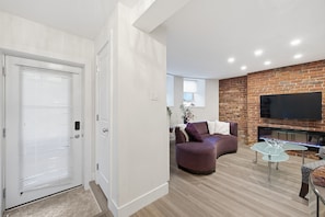 Apartment | 1 bedroom - Modern Heritage Apartment in the Heart of Halifax (Halifax)