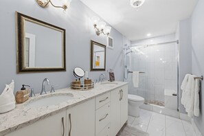 House | 1 bedroom - Modern Heritage Apartment in the Heart of Halifax (Halifax)