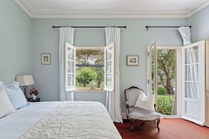 Desk, iron/ironing board, travel cot, WiFi