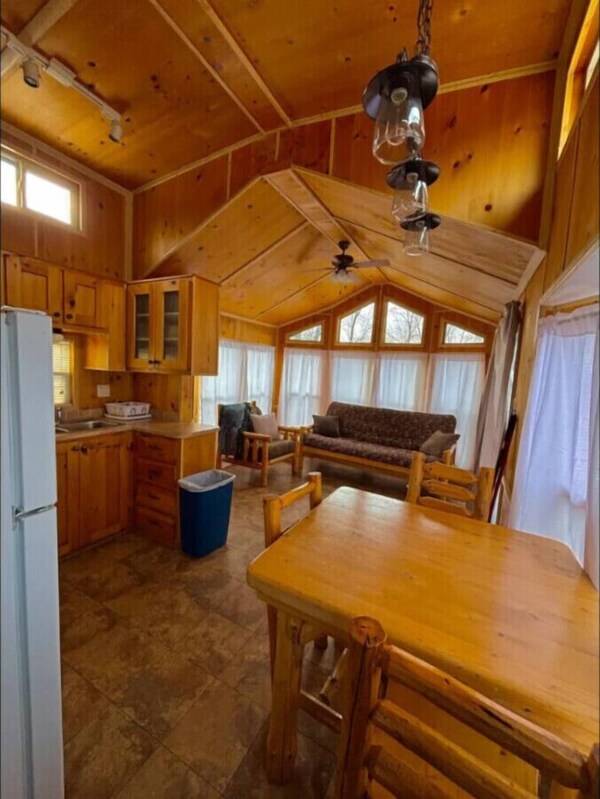 Little Lantern Cabin - Indiana (State)