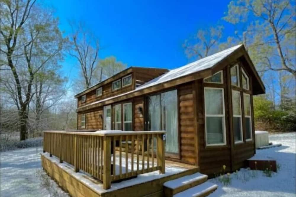 Little Lantern Cabin