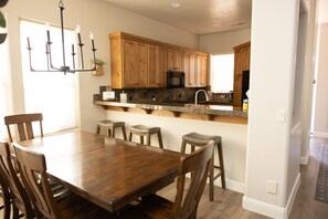 Dining - Entrada Escape, Desert Home Near Snow Canyon (Santa Clara)