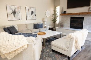 Living area - Entrada Escape, Desert Home Near Snow Canyon (Santa Clara)