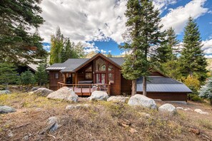 Exterior - Vibrance at Alpine by Tahoe Getaways - Ski Shuttle - 4BR w Hot Tub & Sauna (Alpine Meadows)