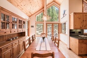 Dining - Vibrance at Alpine by Tahoe Getaways - Ski Shuttle - 4BR w Hot Tub & Sauna (Alpine Meadows)