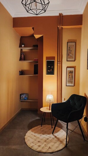 Interior - 2-bedroom designers apartment, recently renovated (Athina)