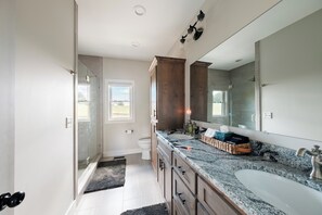 Shower, hair dryer, towels - Luxe | 8BR 6 Kings | Sleeps 22 | 2HotTub | Firepit (Banner Elk)