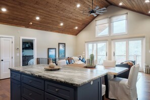 Interior - Luxe | 8BR 6 Kings | Sleeps 22 | 2HotTub | Firepit (Banner Elk)