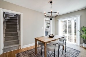Dining - Bright & Cozy Retreat (Wichita)