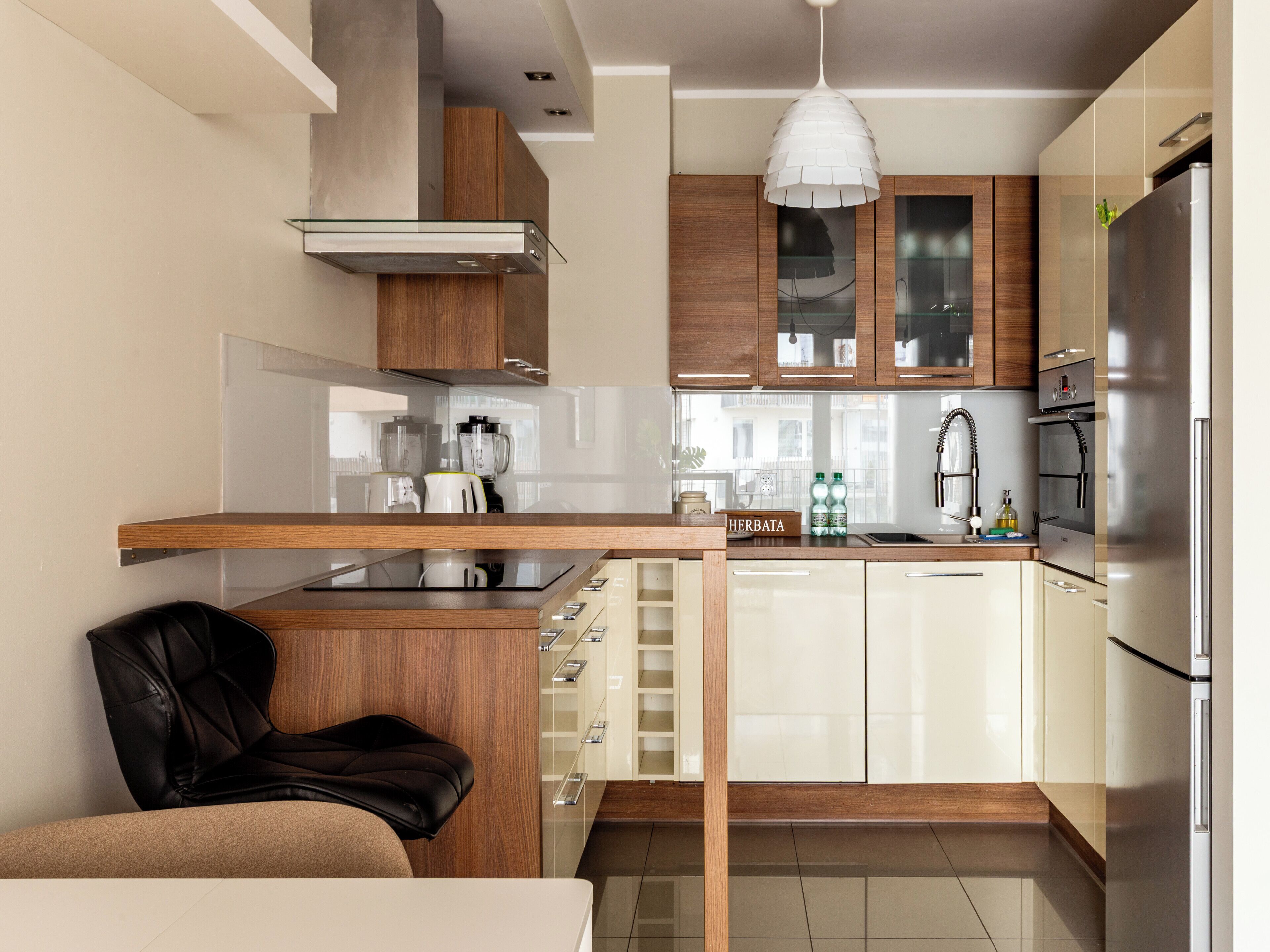 Frigorífico, horno, placa de cocina y lavavajillas