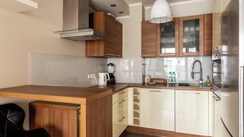 Køleskab, ovn, kogeplade, opvaskemaskine