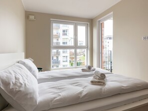 Iron/ironing board, WiFi, bed sheets - Gdańsk Peaceful Retreat Apartment (Gdańsk)