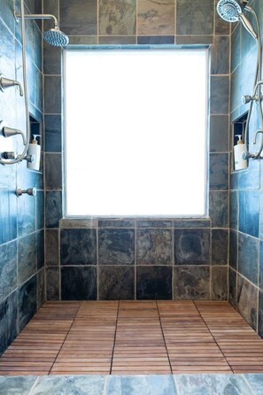 Dusche, Haartrockner, Shampoo