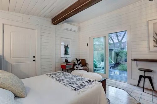 walk 2 beach! cozy casita guesthouse