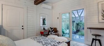 walk 2 beach! cozy casita guesthouse