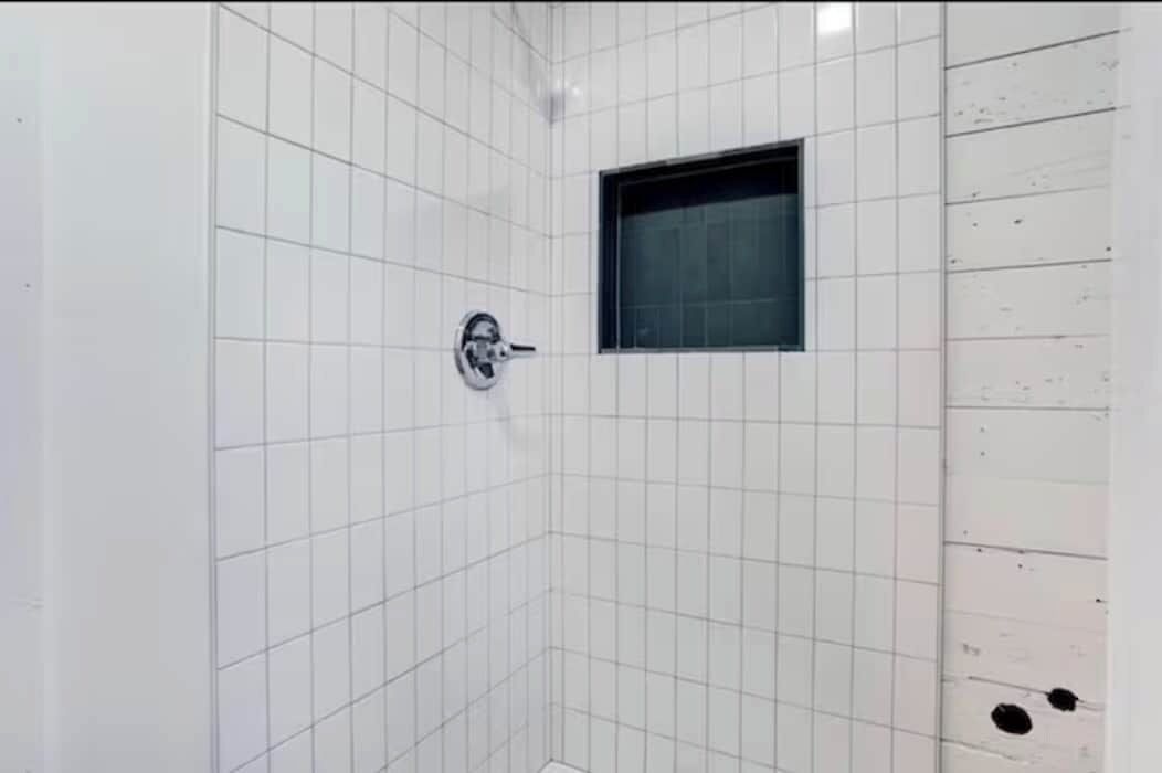 Douche, sèche-cheveux