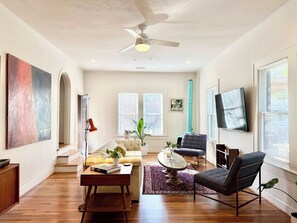 TV, offices - retro elegance: pool,hot tub,Easy World Cup Access (Houston)