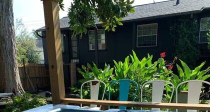 hilltop: 2BR, pool, hot tub, Easy World Cup Access