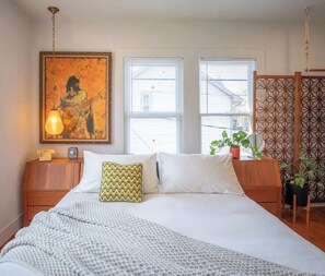Iron/ironing board, WiFi, bed sheets - enchanting heights hideaway, Easy World Cup Access (Houston)