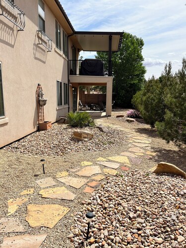 Ideally located 3 Bedroom yet tucked away in a secluded and quiet neighborhood