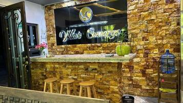 Bar (in der Unterkunft)