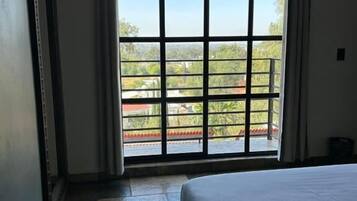 Daunenbettdecken, laptopgeeigneter Arbeitsplatz, Bügeleisen/Bügelbrett