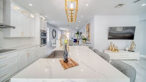 Unclassified image, 3 of 72, button - A Stylish Retreat With Everything You Need Fall in Love Your Next Vacation Spot (Cape Coral)