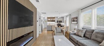 Walk to stadium! Cozy 2br house in historic Old Town Arlington