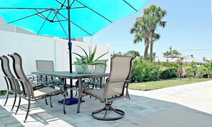 Outdoor dining - NEW! The W at Loma (Fort Myers)