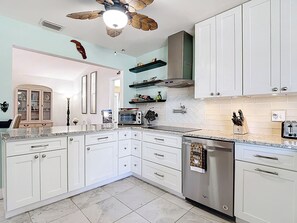 Fridge, microwave, oven, stovetop - East Facing Heated Pool, Deep-Water Dock, Kayaks: Boats N Breezes (Cape Coral)