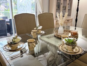 Dining - East Facing Heated Pool, Deep-Water Dock, Kayaks: Boats N Breezes (Cape Coral)