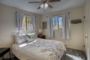 Internet, bed sheets - Pinetop Vista Fishing Cabin (Pinetop)
