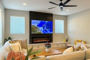Televisión y chimenea 