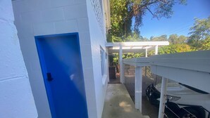 Unclassified image, 5 of 9, button - Charming studio near the boat club with deck (Yorkeys Knob)