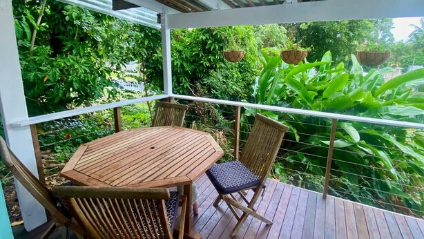 Unclassified image, 1 of 9, button - Charming studio near the boat club with deck (Yorkeys Knob)