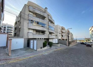 Exterior - Beautiful apartment located on Bombas Beach 🐶️ Sleeps up to 8 people (Bombinhas)