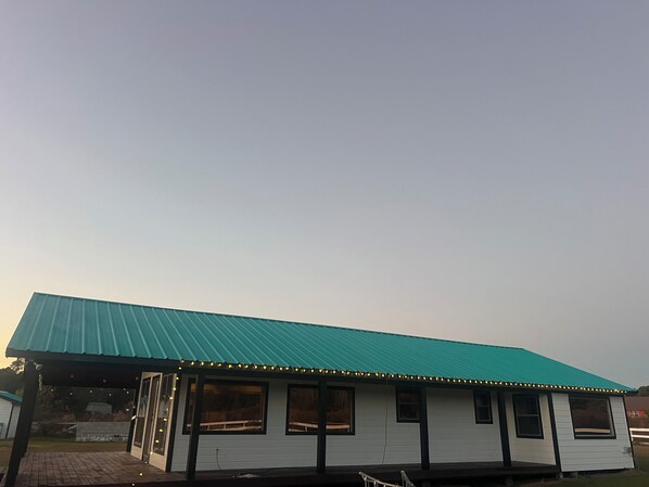 المنشأة من الخارج