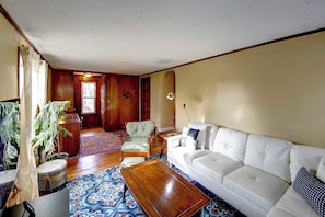 Smart TV - Lehr Court Cottage – 2nd Floor 2BR (Wooster)