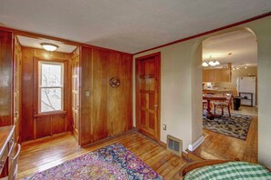 Interior - Lehr Court Cottage – 2nd Floor 2BR (Wooster)
