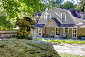 Exterior detail - Lehr Court Cottage – 2nd Floor 2BR (Wooster)