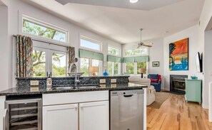 المنشأة من الداخل