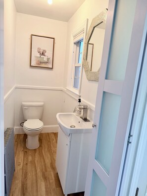 Bathroom - 4-bedroom house in peaceful Cranston with AC for relaxing stays (Cranston)